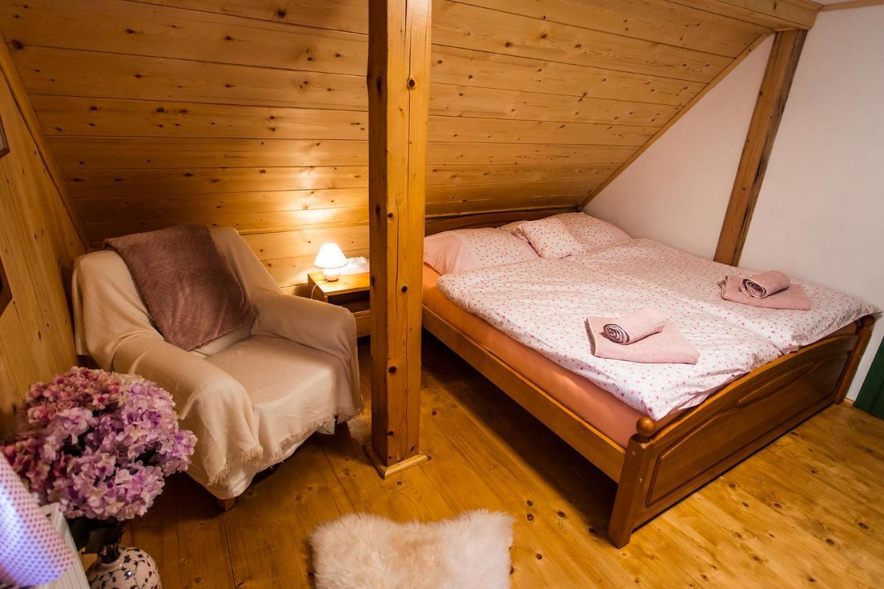 Chalupa Šárka Dolní Dvůr Exteriér fotografie