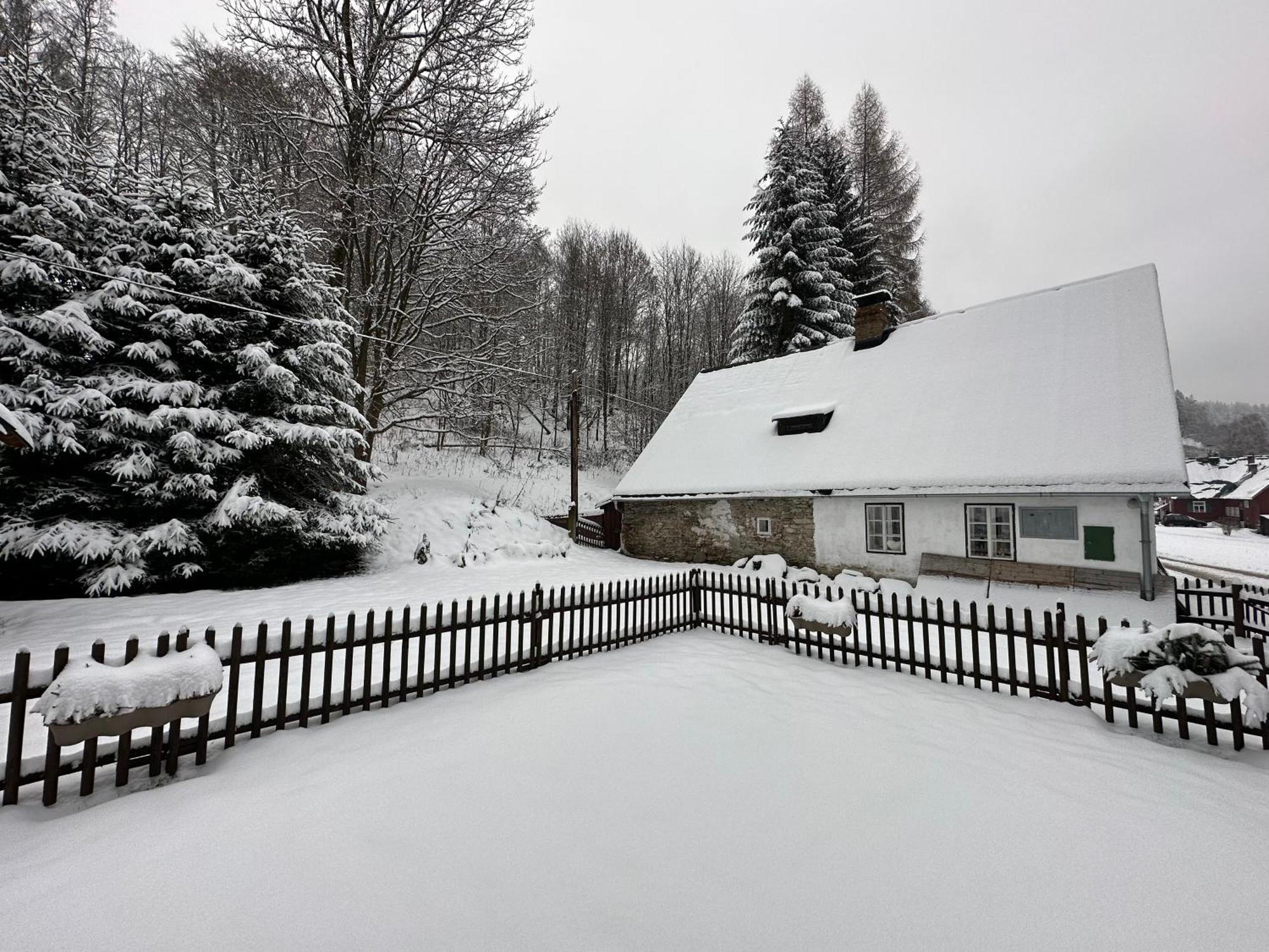 Chalupa Šárka Dolní Dvůr Exteriér fotografie